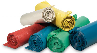 Distribuzione dei bidoncini e dei sacchetti necessari alla raccolta differenz...